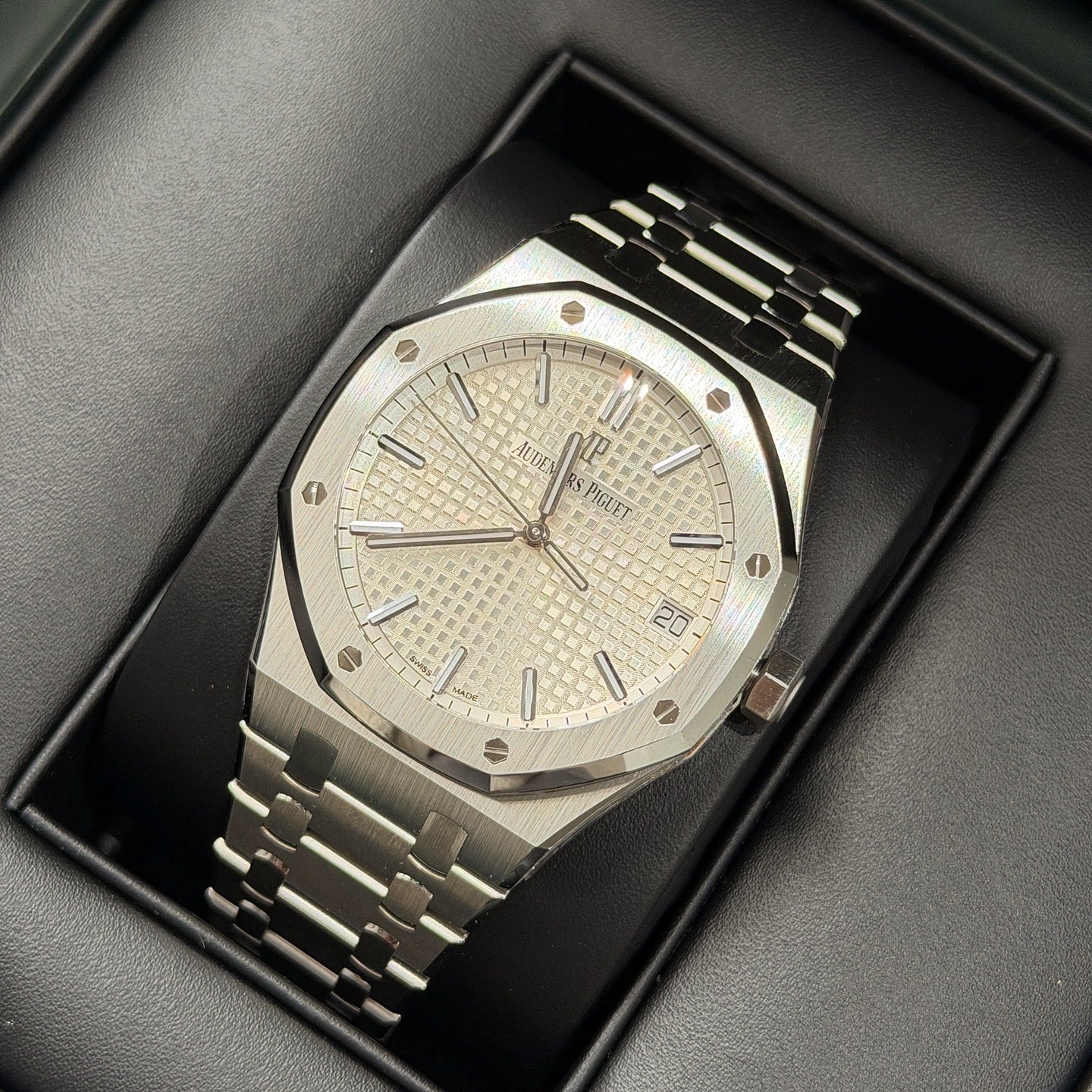 Audemars Piguet Royal Oak – White Dial (2021)